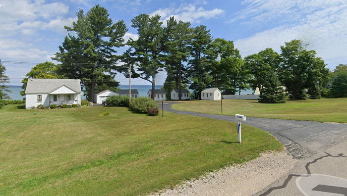 Lakeview Cabins - 2022 Street View (newer photo)